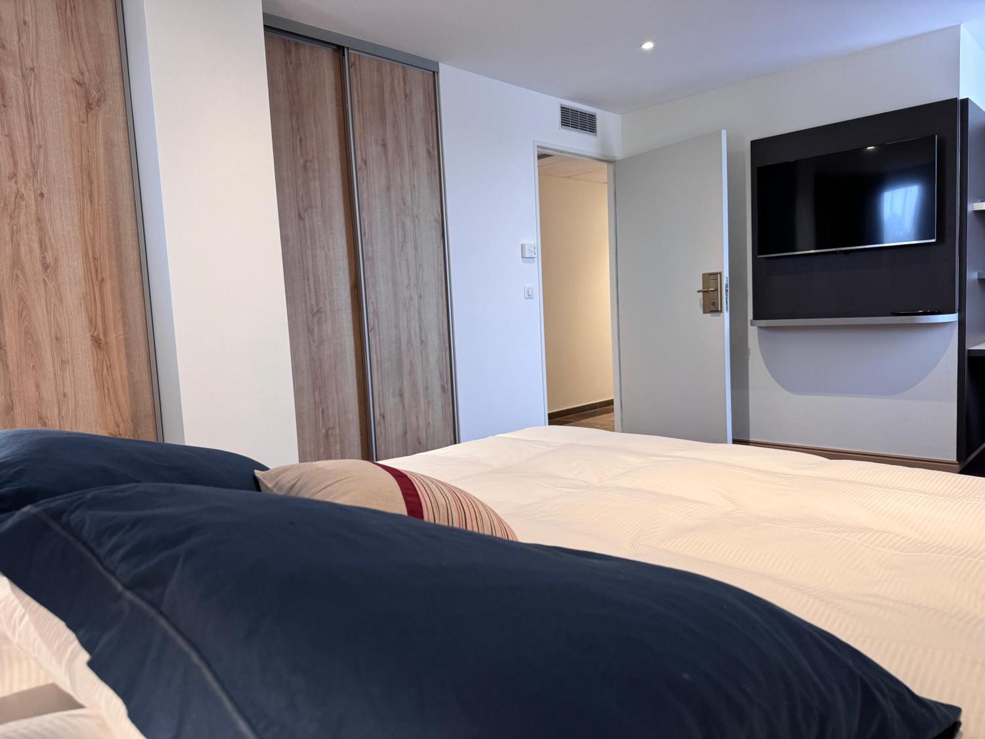 Brit Hotel De Grignan Βισύ Εξωτερικό φωτογραφία