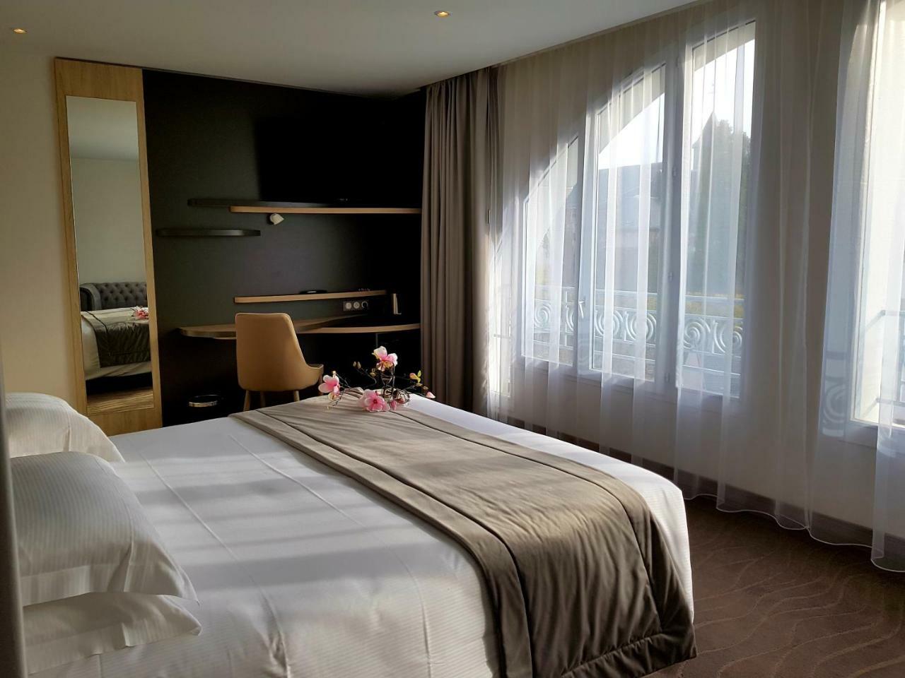 Brit Hotel De Grignan Βισύ Εξωτερικό φωτογραφία